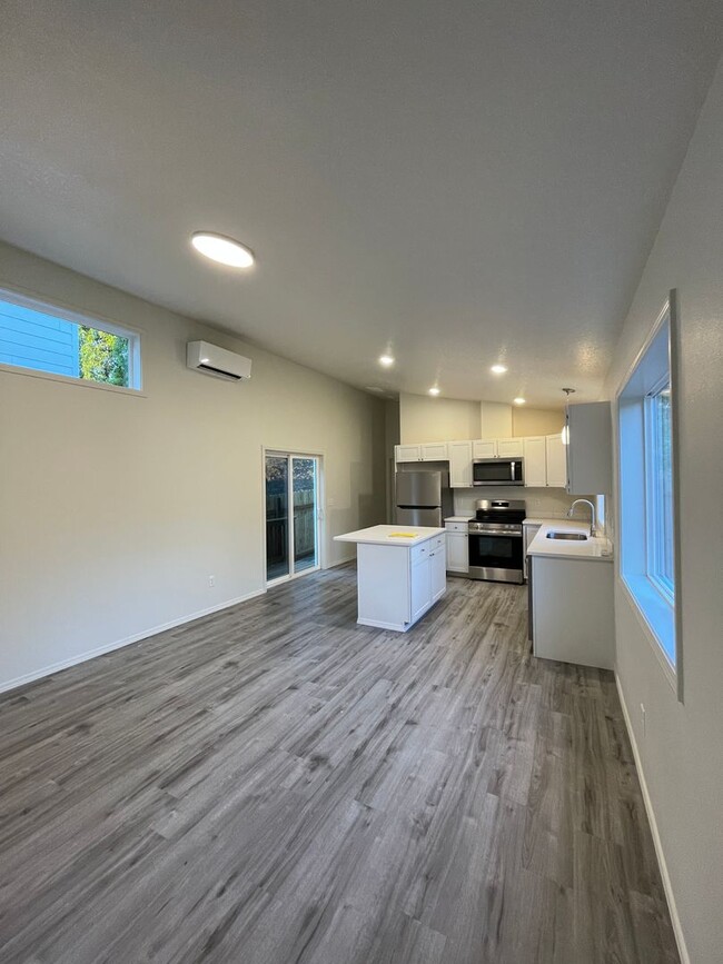 Building Photo - Brand new 2024 Kalama Home with Modern des...