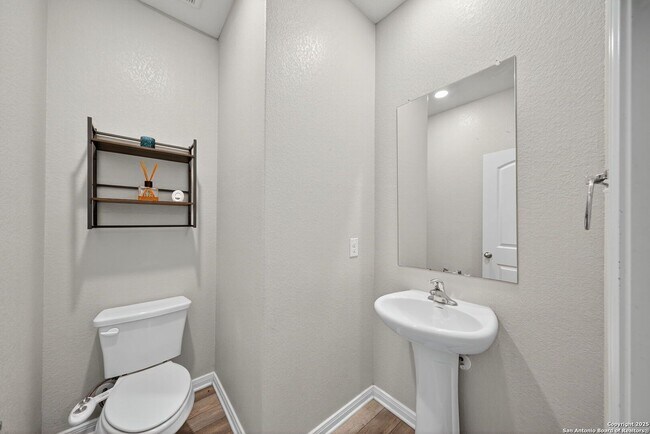 Building Photo - 5-BEDROOM HOME IN LUCKEY RANCH