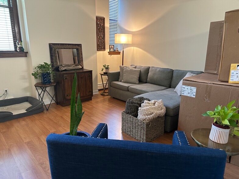 Living room (boxes to the right are the new kitchen cabinets) - 32 Pine St