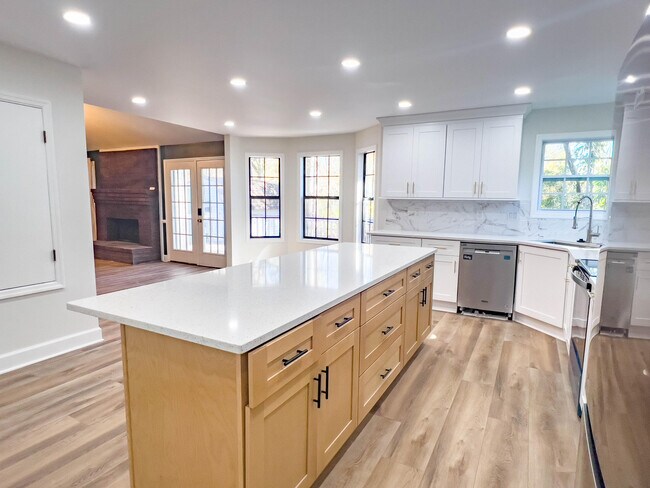 Building Photo - 4196 Hedgerow Ln