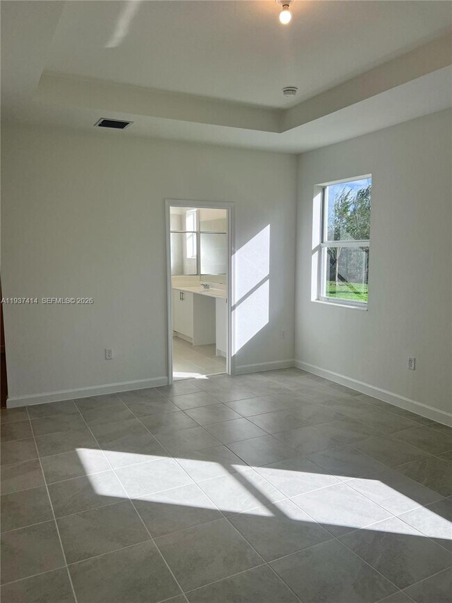 Building Photo - 2422 SE 30th St