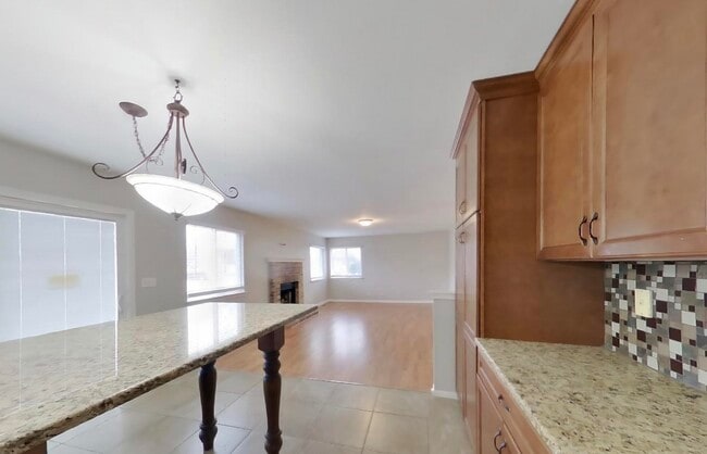 Building Photo - Available And Ready To Move In.