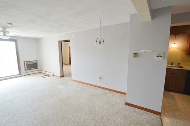Building Photo - Holden Condo: 1 Bed 1 Bath