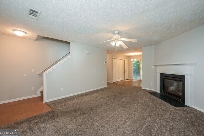 Building Photo - 154 Springbottom Dr SE