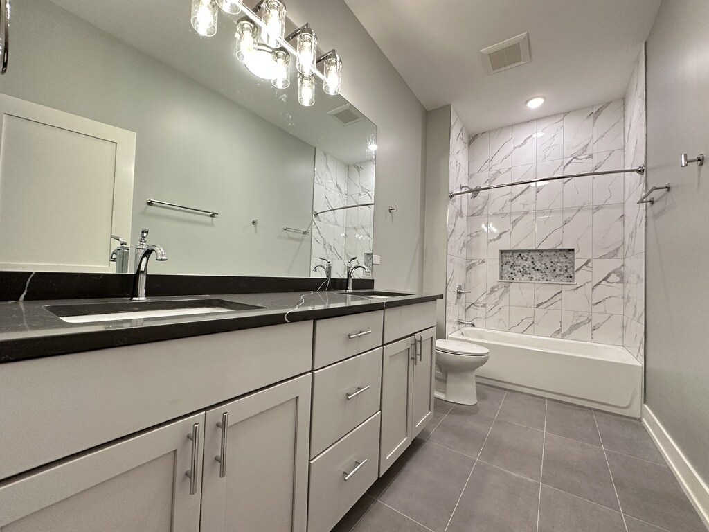 Building Photo - 2100 W 18th Pl