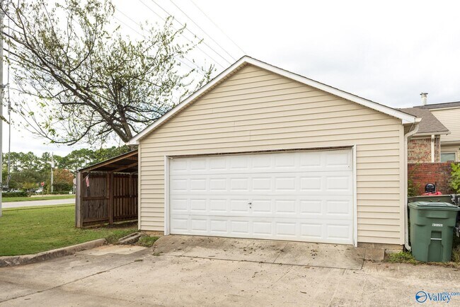 Building Photo - 1200 Catskill Cir SE