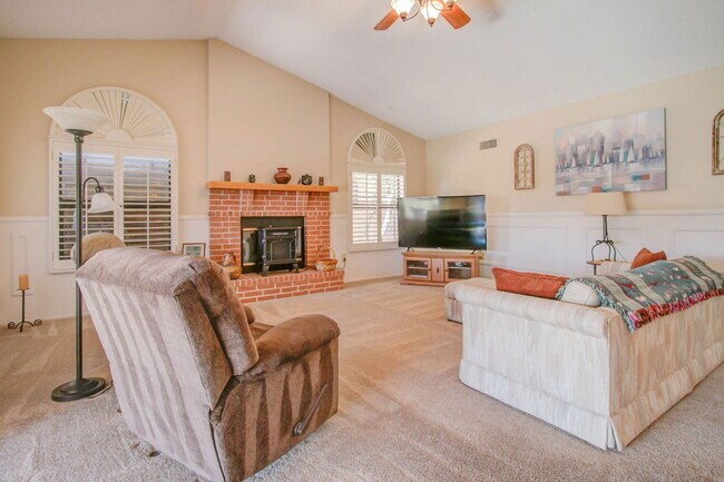 Building Photo - 14743 W Yosemite Dr