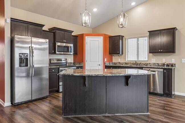 Building Photo - Beautiful Ranch Home Backing to Trees!!