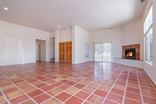 Building Photo - Single Level 3 Bedroom 2.5 Bath home in De...
