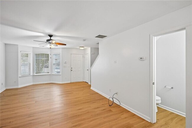 Building Photo - 725 Crestwell Cir