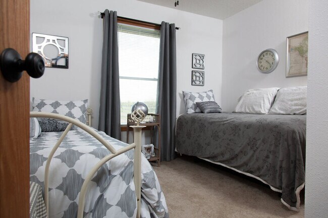 Building Photo - 543 Lulu Ln