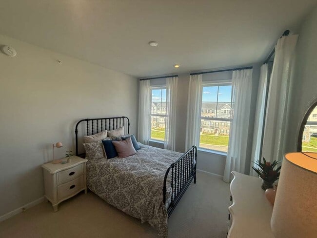 Building Photo - 9221 Magellan Pkwy