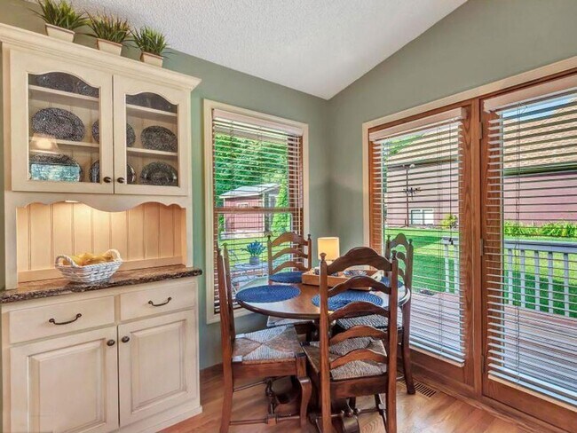 Building Photo - Luxury Home in Plymouth with 2-Level Primary Suite, Furnished or Unfurnished, Wayzata Schools, Pe...