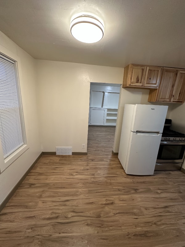 Building Photo - 221 W Park Ave