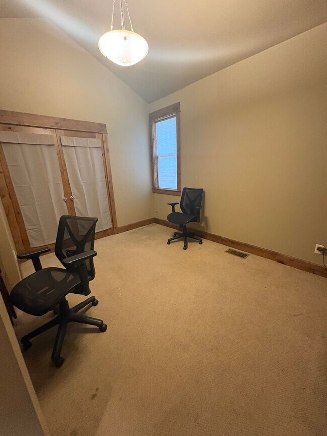 Building Photo - 3114 Madrona Ln