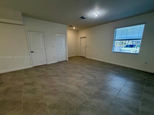 Building Photo - 254 10th Ct