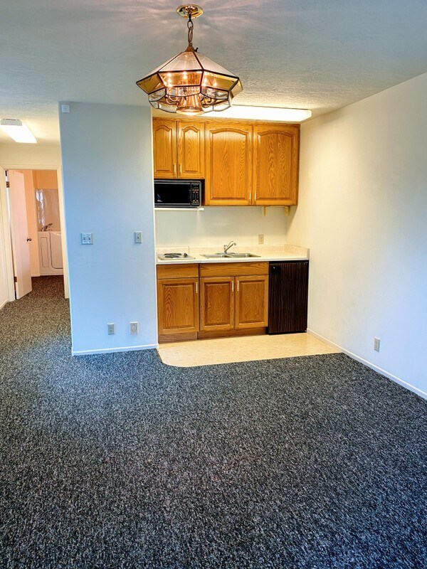 Building Photo - 2330 S Adonis Cir