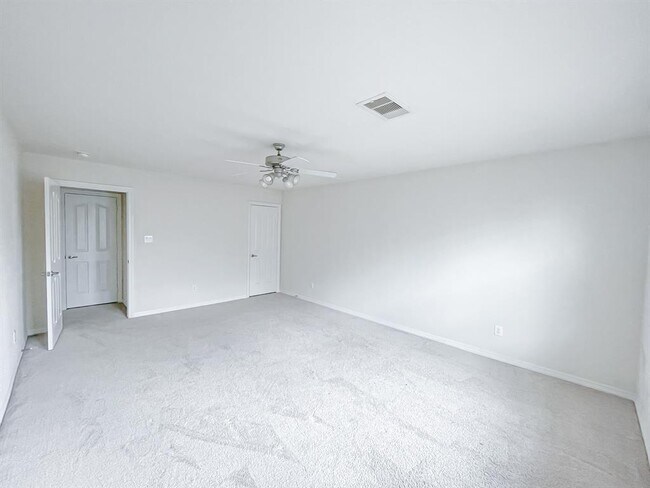 Building Photo - 10940 Chazenwood Dr