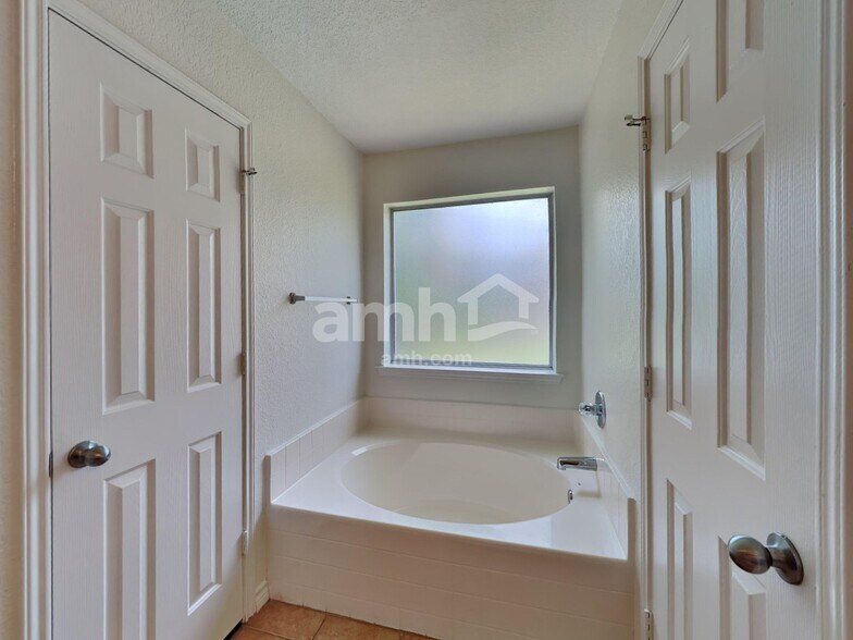 Building Photo - 9308 Marilyn Ct