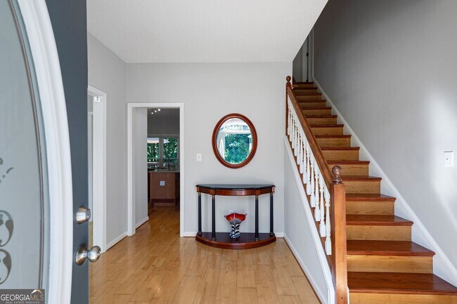 Building Photo - 821 Soaring Dr NE