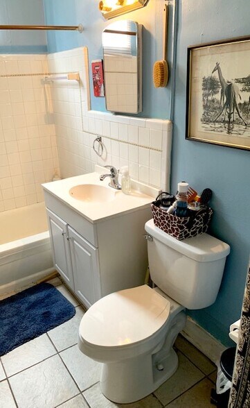 Building Photo - 1820 Dante St