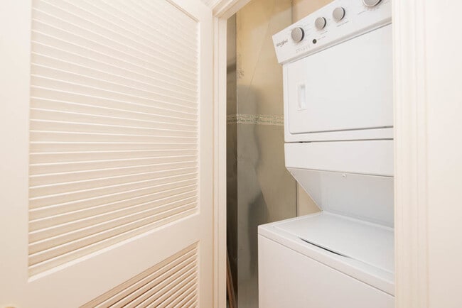 Building Photo - 3013 N Clybourn Ave