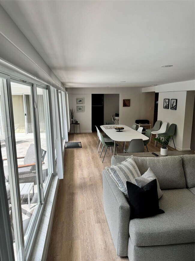 Building Photo - 2020 Coral Reef Dr