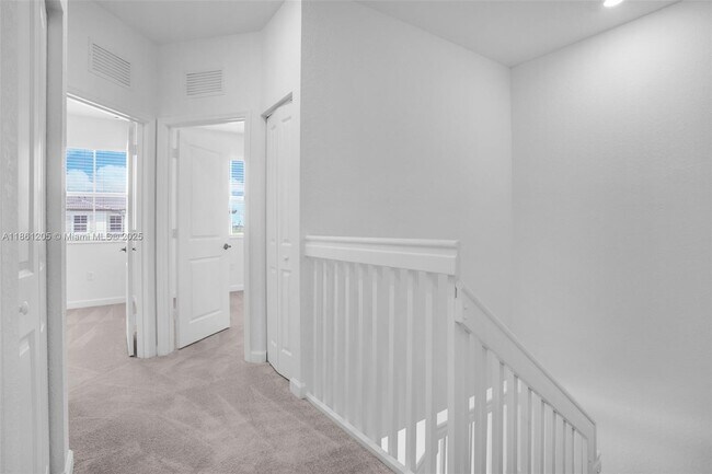 Building Photo - 2664 SE 28th St