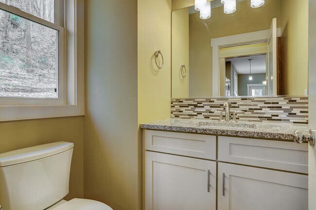 Building Photo - Gorgeous,  North Asheville Cottage