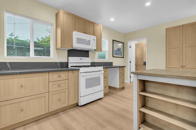 Building Photo - 3964 La Salle Ave