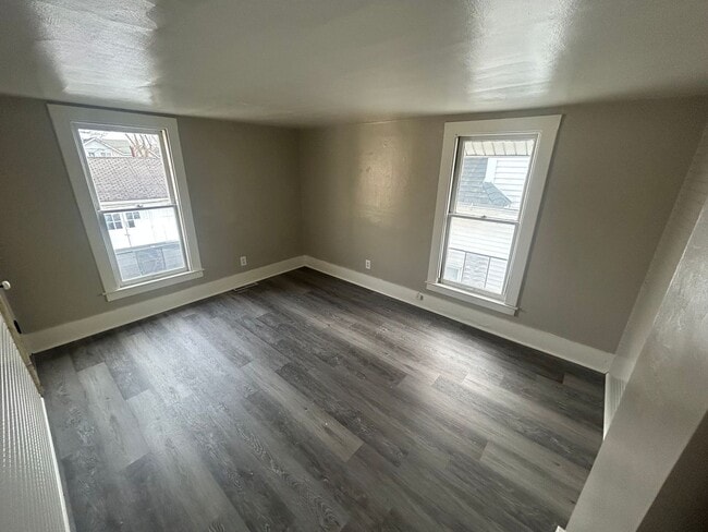 Building Photo - 535 Milton St