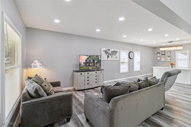 Building Photo - 1962 W 96th St