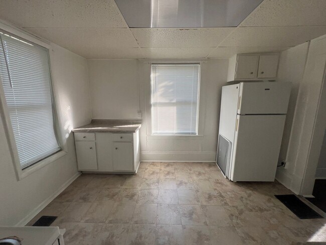 Building Photo - 229 S 8th St