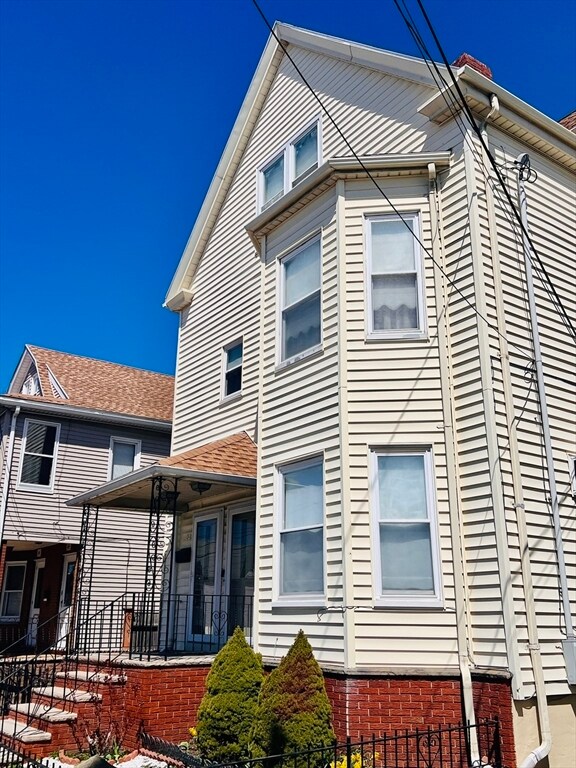 Building Photo - 34 Medford St