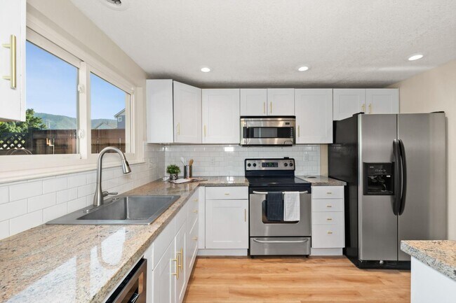 Building Photo - 1545 Camden Village Cir