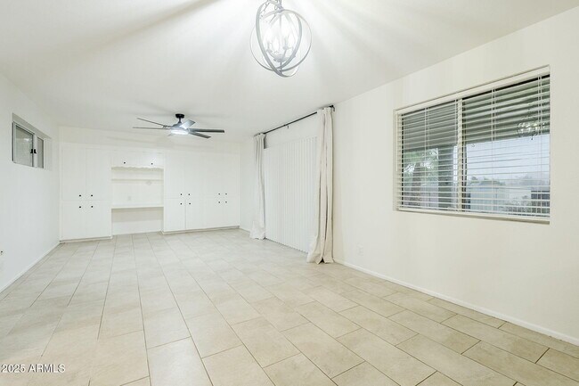 Building Photo - 125 E Papago Dr