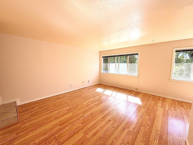 Building Photo - 131 S 1000 E