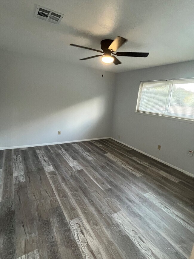 Building Photo - 5730 Cartagena St