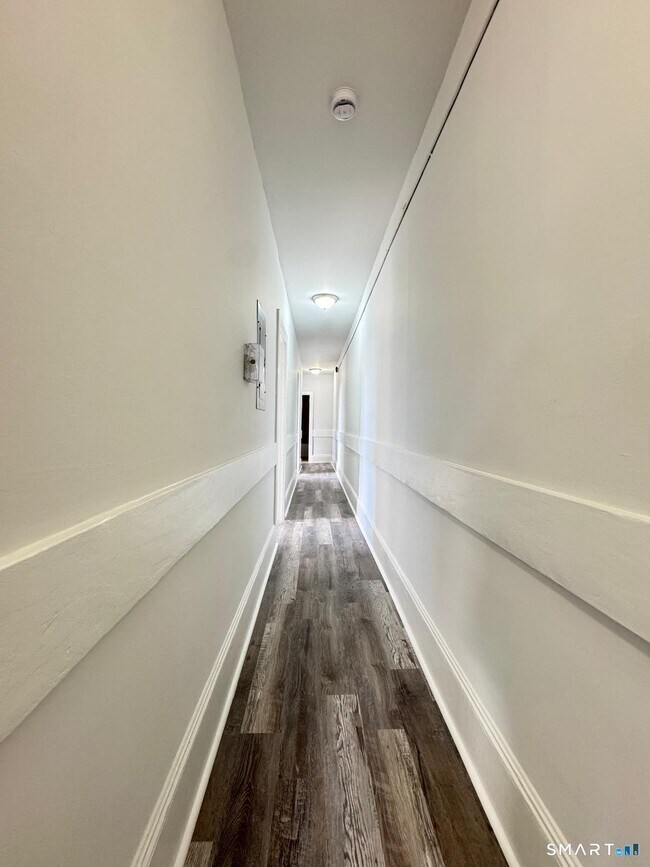 Building Photo - 1220 State St