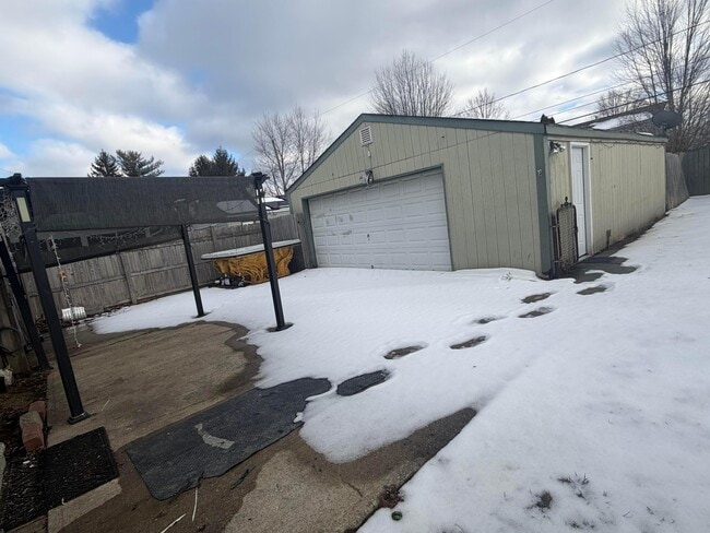 Building Photo - 4465 Paxton Dr S