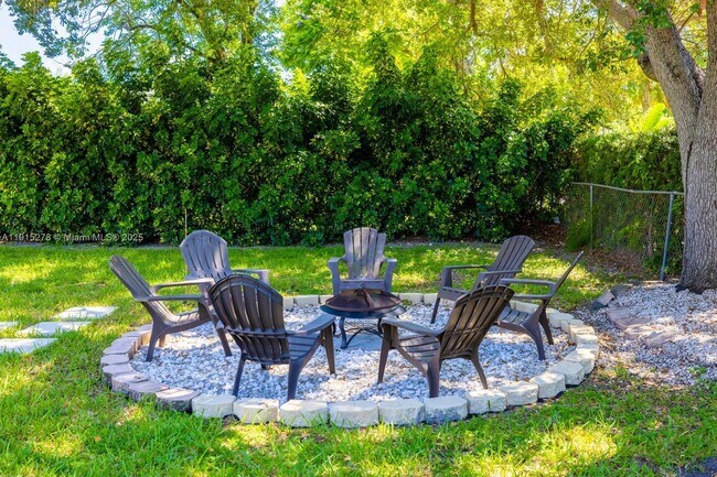 Building Photo - 312 N Luna Ct