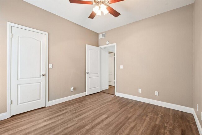 Building Photo - 6000-22 Shepherd Mountain Cove