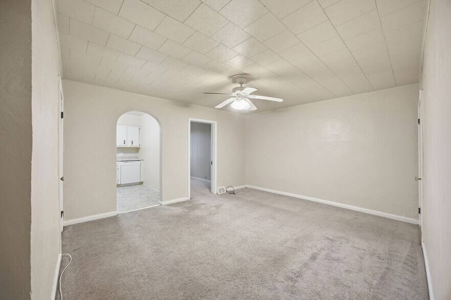 Building Photo - 186 Oneida St