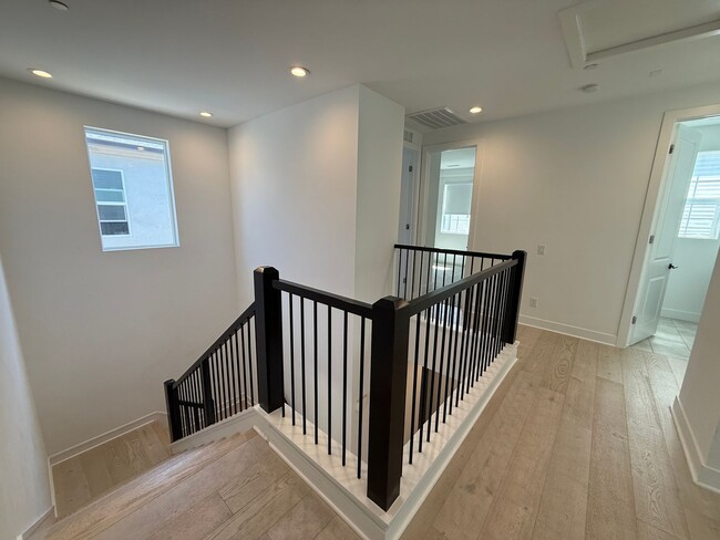 Building Photo - Beautiful 4-Bedroom Home with Solar and Private Patio in Plum Estates!