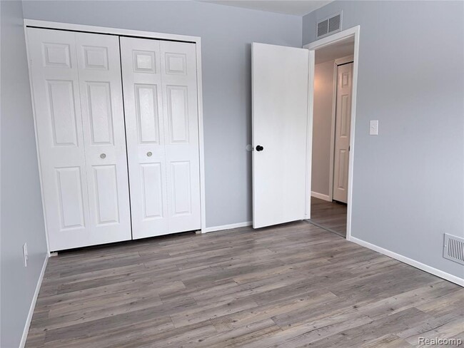 Building Photo - 166 W Coy Ave