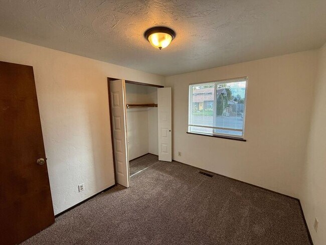 Building Photo - 2907 Moraga Ave SE