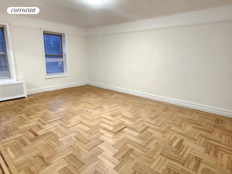 Building Photo - 3900 Greystone Ave