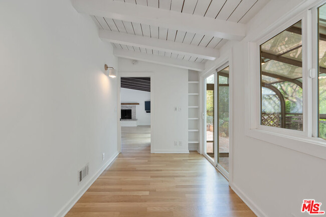 Building Photo - 3337 Ledgewood Dr