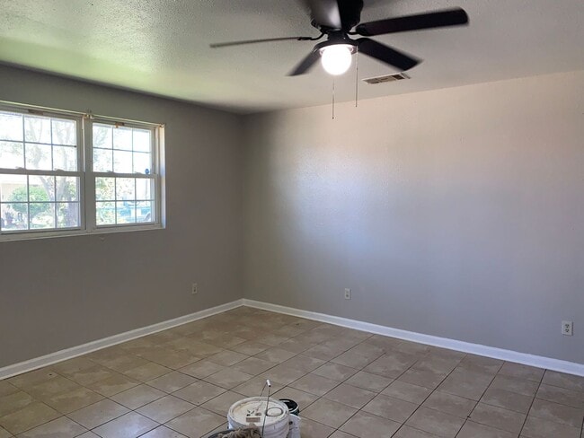 Building Photo - 8018 Gus St