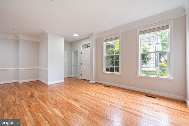 Building Photo - 805 Thicket Ct